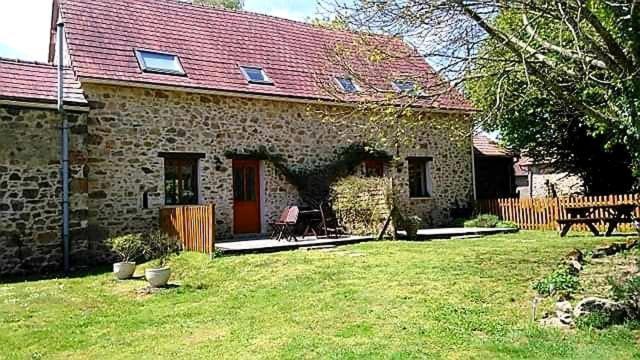Le Chalard Gite Du Sorbier מראה חיצוני תמונה